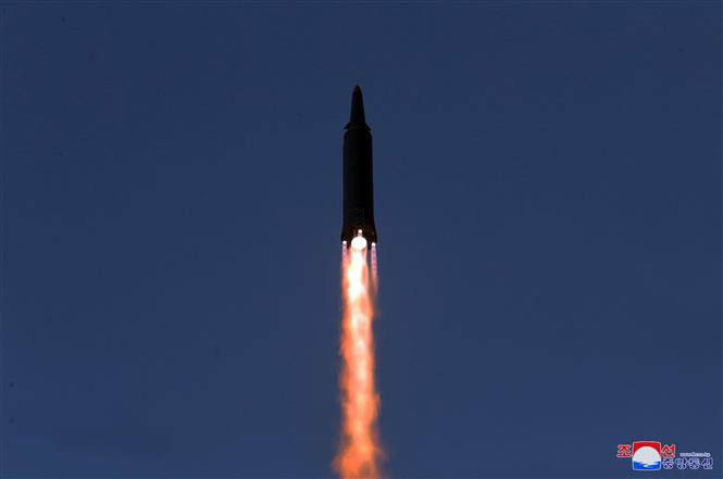 Hàn Quốc: Triều Tiên phóng 2 tên lửa hành trình hướng ra biển